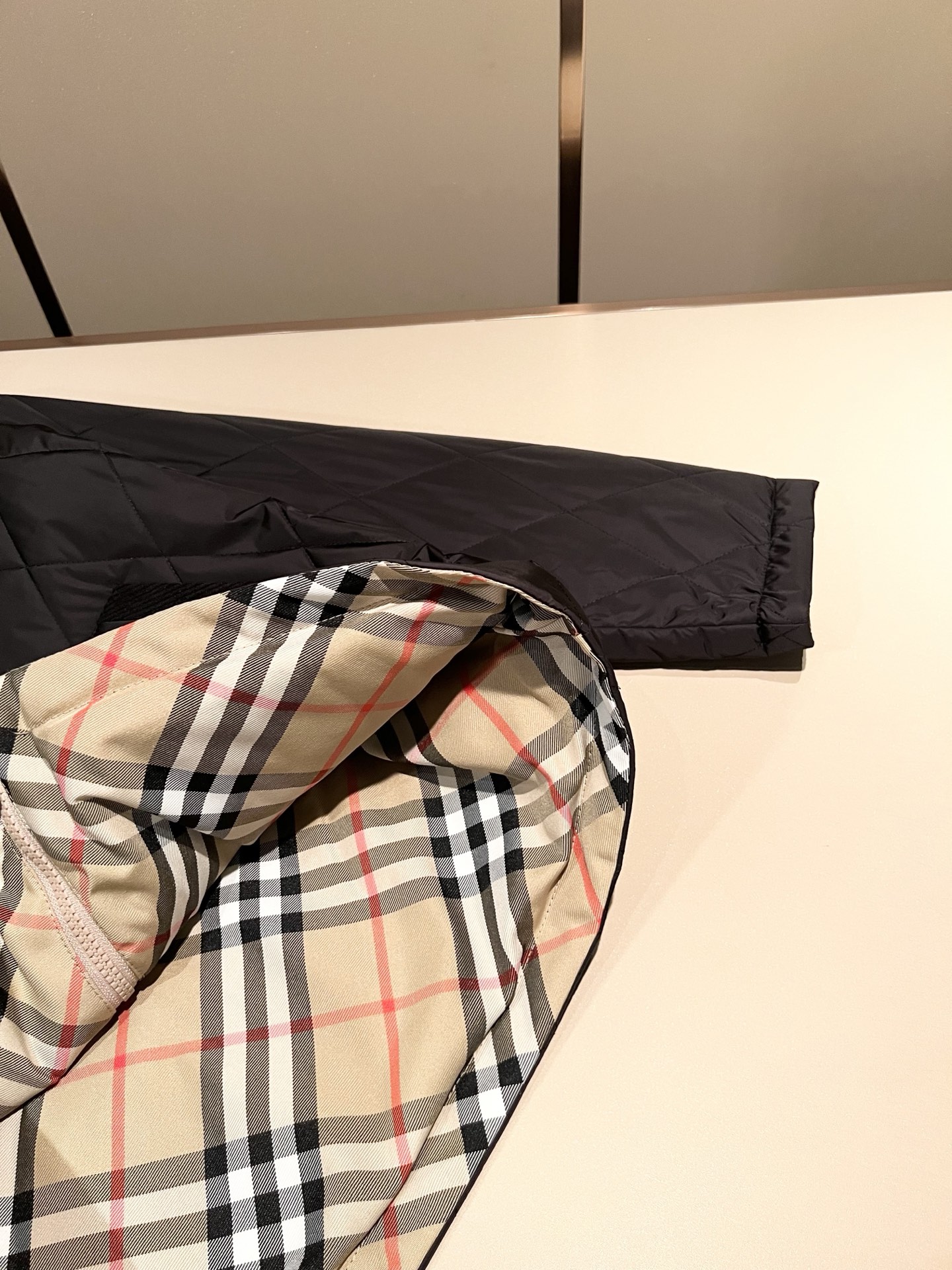 BURBER*Y巴*莉⚠️双面夹克！2026秋冬新品棉服夹克外套重磅来袭，最近比较火热的环保聚酯纤维记忆面料制作而成，高