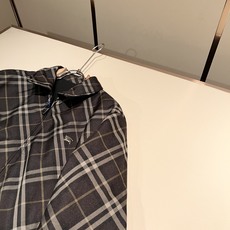 BURBER*Y巴*莉⚠️双面夹克!2026秋冬新品棉服夹克外套重磅来袭,最近比较火热的环保聚酯纤维记忆面料制作而成,高 BURBER*Y巴*莉⚠️双面夹克!2026秋冬新品棉服夹克外套重磅来袭,最近比较火热的环保聚酯纤维记忆面料制作而成,高