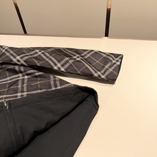 BURBER*Y巴*莉⚠️双面夹克!2026秋冬新品棉服夹克外套重磅来袭,最近比较火热的环保聚酯纤维记忆面料制作而成,高 BURBER*Y巴*莉⚠️双面夹克!2026秋冬新品棉服夹克外套重磅来袭,最近比较火热的环保聚酯纤维记忆面料制作而成,高