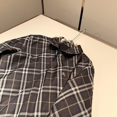 BURBER*Y巴*莉⚠️双面夹克!2026秋冬新品棉服夹克外套重磅来袭,最近比较火热的环保聚酯纤维记忆面料制作而成,高 BURBER*Y巴*莉⚠️双面夹克!2026秋冬新品棉服夹克外套重磅来袭,最近比较火热的环保聚酯纤维记忆面料制作而成,高