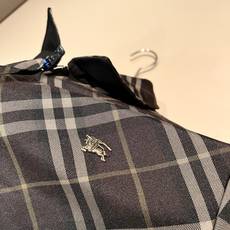 BURBER*Y巴*莉⚠️双面夹克!2026秋冬新品棉服夹克外套重磅来袭,最近比较火热的环保聚酯纤维记忆面料制作而成,高 BURBER*Y巴*莉⚠️双面夹克!2026秋冬新品棉服夹克外套重磅来袭,最近比较火热的环保聚酯纤维记忆面料制作而成,高