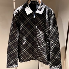 BURBER*Y巴*莉⚠️双面夹克!2026秋冬新品棉服夹克外套重磅来袭,最近比较火热的环保聚酯纤维记忆面料制作而成,高 BURBER*Y巴*莉⚠️双面夹克!2026秋冬新品棉服夹克外套重磅来袭,最近比较火热的环保聚酯纤维记忆面料制作而成,高