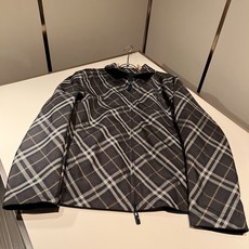 BURBER*Y巴*莉⚠️双面夹克!2026秋冬新品棉服夹克外套重磅来袭,最近比较火热的环保聚酯纤维记忆面料制作而成,高 BURBER*Y巴*莉⚠️双面夹克!2026秋冬新品棉服夹克外套重磅来袭,最近比较火热的环保聚酯纤维记忆面料制作而成,高