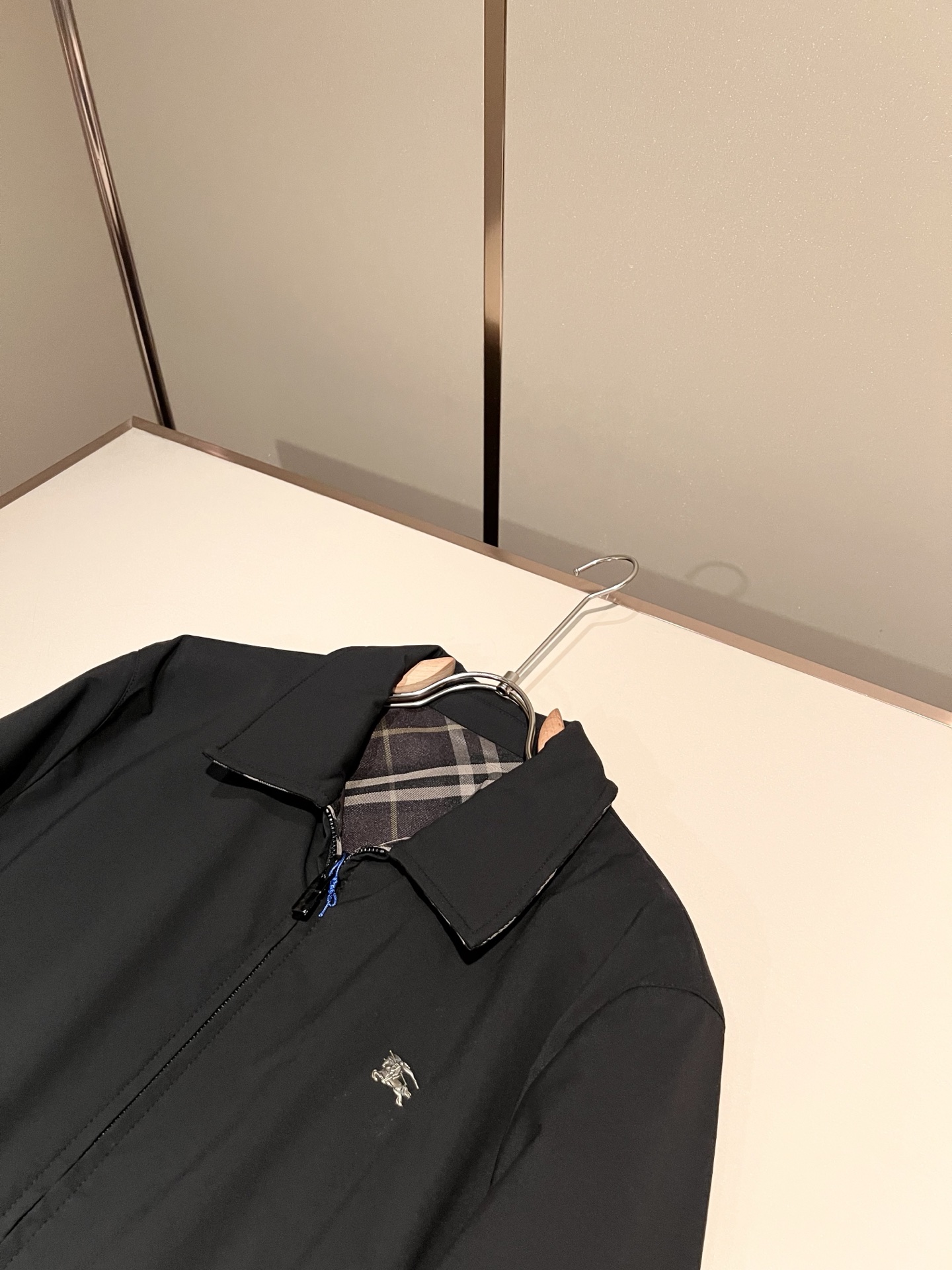 BURBER*Y巴*莉⚠️双面夹克！2026秋冬新品棉服夹克外套重磅来袭，最近比较火热的环保聚酯纤维记忆面料制作而成，高