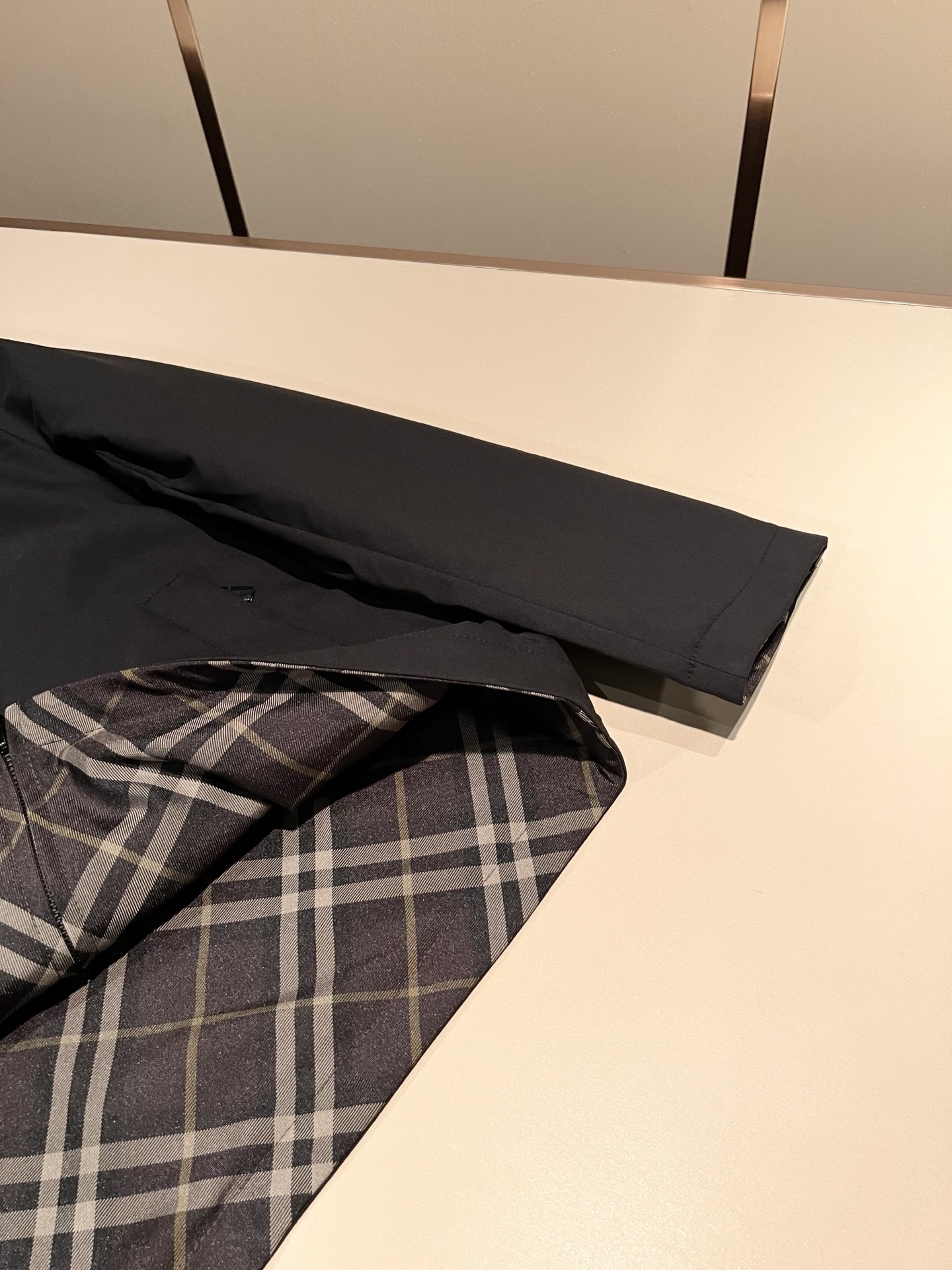 BURBER*Y巴*莉⚠️双面夹克！2026秋冬新品棉服夹克外套重磅来袭，最近比较火热的环保聚酯纤维记忆面料制作而成，高