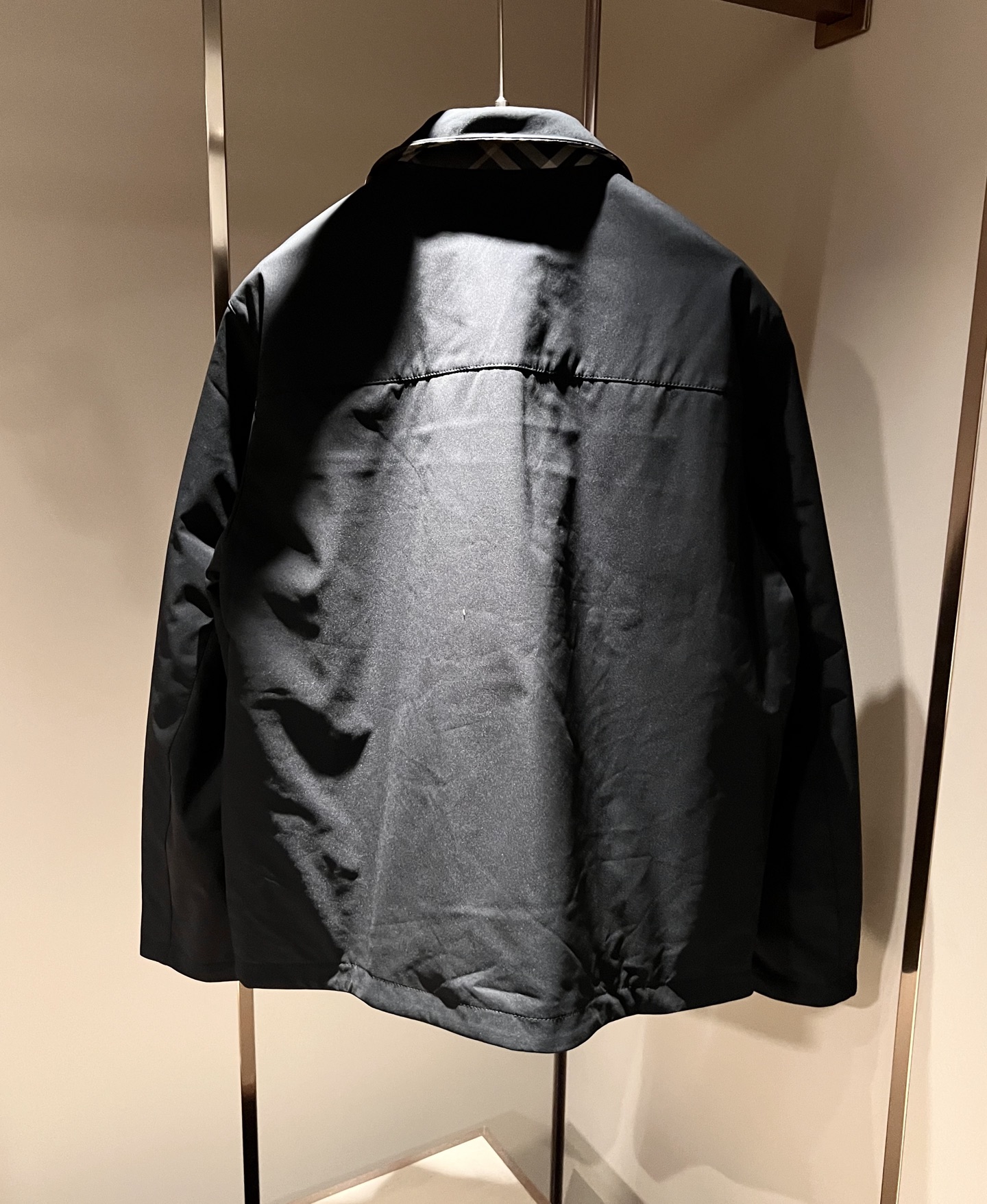 BURBER*Y巴*莉⚠️双面夹克！2026秋冬新品棉服夹克外套重磅来袭，最近比较火热的环保聚酯纤维记忆面料制作而成，高
