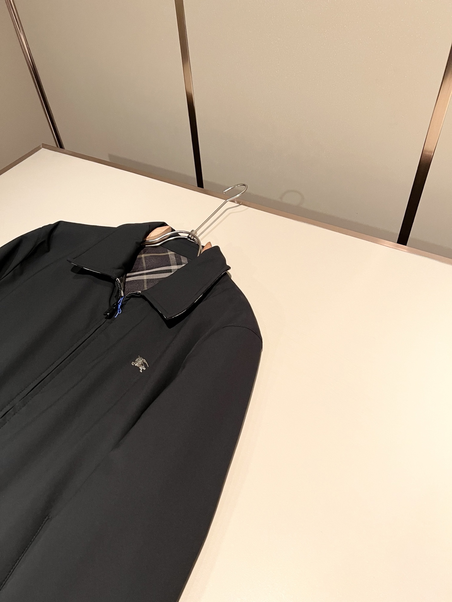 BURBER*Y巴*莉⚠️双面夹克！2026秋冬新品棉服夹克外套重磅来袭，最近比较火热的环保聚酯纤维记忆面料制作而成，高