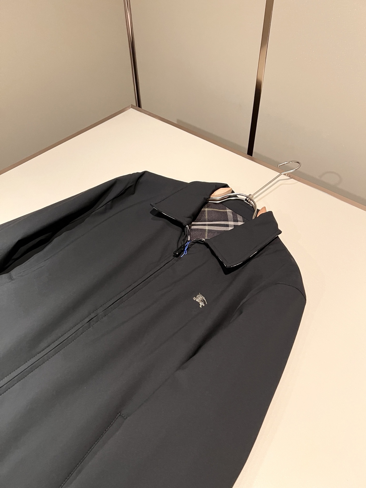 BURBER*Y巴*莉⚠️双面夹克！2026秋冬新品棉服夹克外套重磅来袭，最近比较火热的环保聚酯纤维记忆面料制作而成，高
