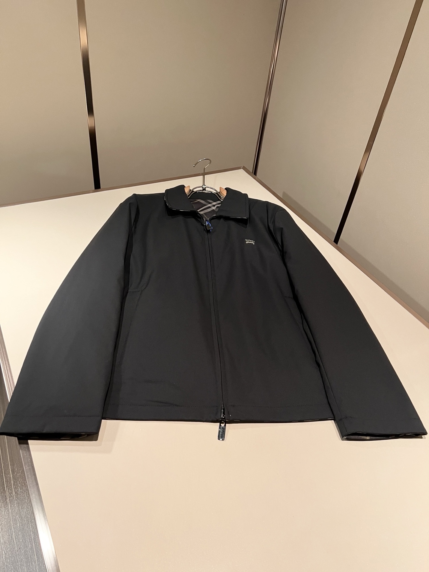 BURBER*Y巴*莉⚠️双面夹克！2026秋冬新品棉服夹克外套重磅来袭，最近比较火热的环保聚酯纤维记忆面料制作而成，高