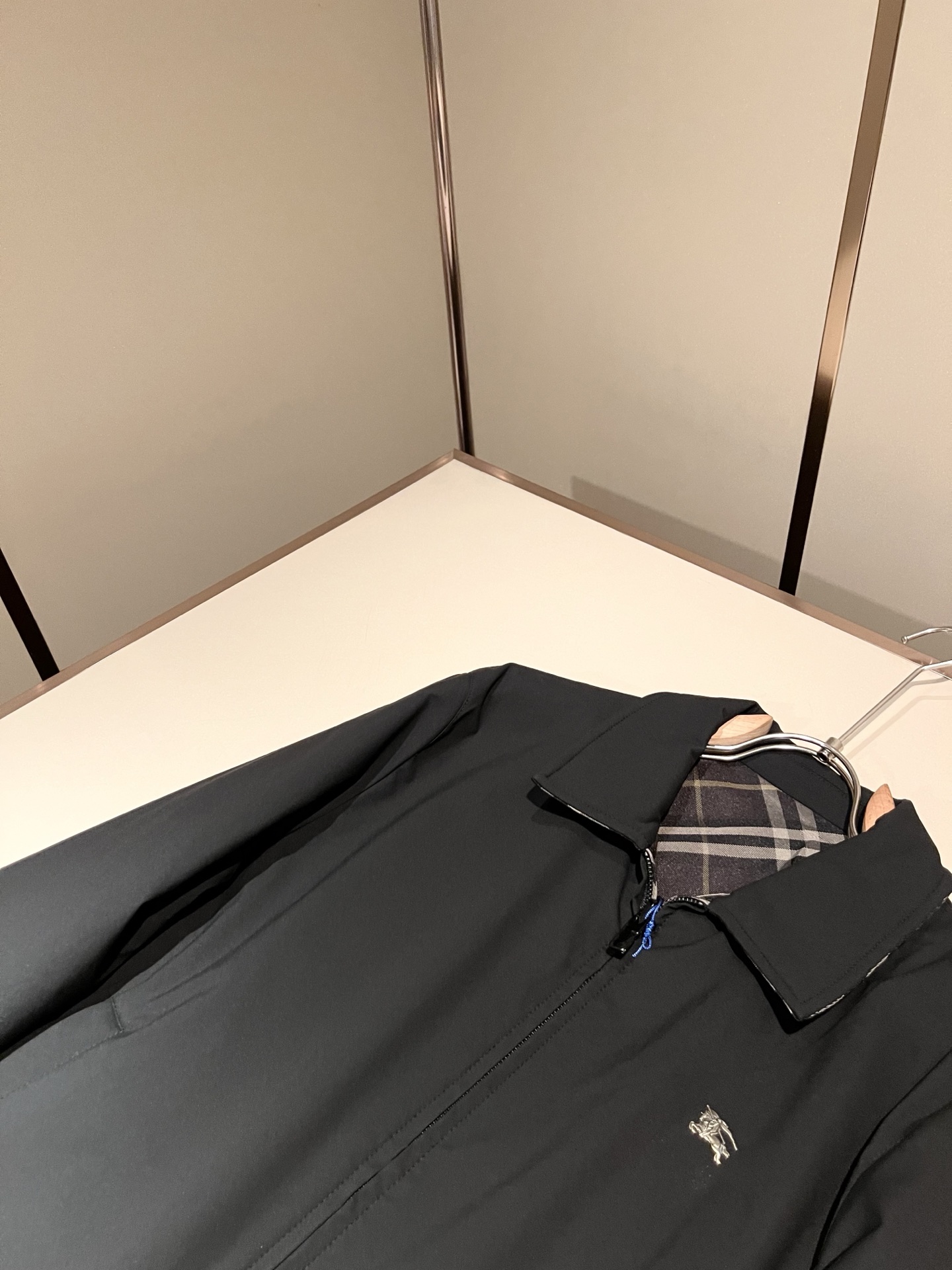 BURBER*Y巴*莉⚠️双面夹克！2026秋冬新品棉服夹克外套重磅来袭，最近比较火热的环保聚酯纤维记忆面料制作而成，高