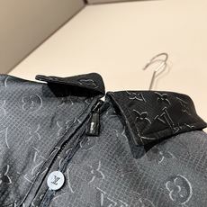 LouisVuitt*路易*登 2026秋冬新品最新款棉服夹克外套,贸易公司渠道,甚至到非常稀缺很难遇到,一件难求的高 LouisVuitt*路易*登 2026秋冬新品最新款棉服夹克外套,贸易公司渠道,甚至到非常稀缺很难遇到,一件难求的高