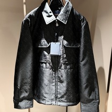 LouisVuitt*路易*登 2026秋冬新品最新款棉服夹克外套,贸易公司渠道,甚至到非常稀缺很难遇到,一件难求的高 LouisVuitt*路易*登 2026秋冬新品最新款棉服夹克外套,贸易公司渠道,甚至到非常稀缺很难遇到,一件难求的高