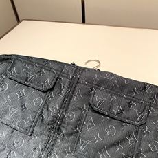 LouisVuitt*路易*登 2026秋冬新品最新款棉服夹克外套,贸易公司渠道,甚至到非常稀缺很难遇到,一件难求的高 LouisVuitt*路易*登 2026秋冬新品最新款棉服夹克外套,贸易公司渠道,甚至到非常稀缺很难遇到,一件难求的高