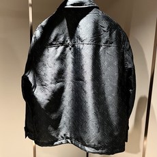 LouisVuitt*路易*登 2026秋冬新品最新款棉服夹克外套,贸易公司渠道,甚至到非常稀缺很难遇到,一件难求的高 LouisVuitt*路易*登 2026秋冬新品最新款棉服夹克外套,贸易公司渠道,甚至到非常稀缺很难遇到,一件难求的高
