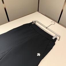 迪桑特DESCENTE,2026秋季新款休闲裤,自1935年荣耀至今的专业运动品牌。80余年来,始终坚持“Design 迪桑特DESCENTE,2026秋季新款休闲裤,自1935年荣耀至今的专业运动品牌。80余年来,始终坚持“Design
