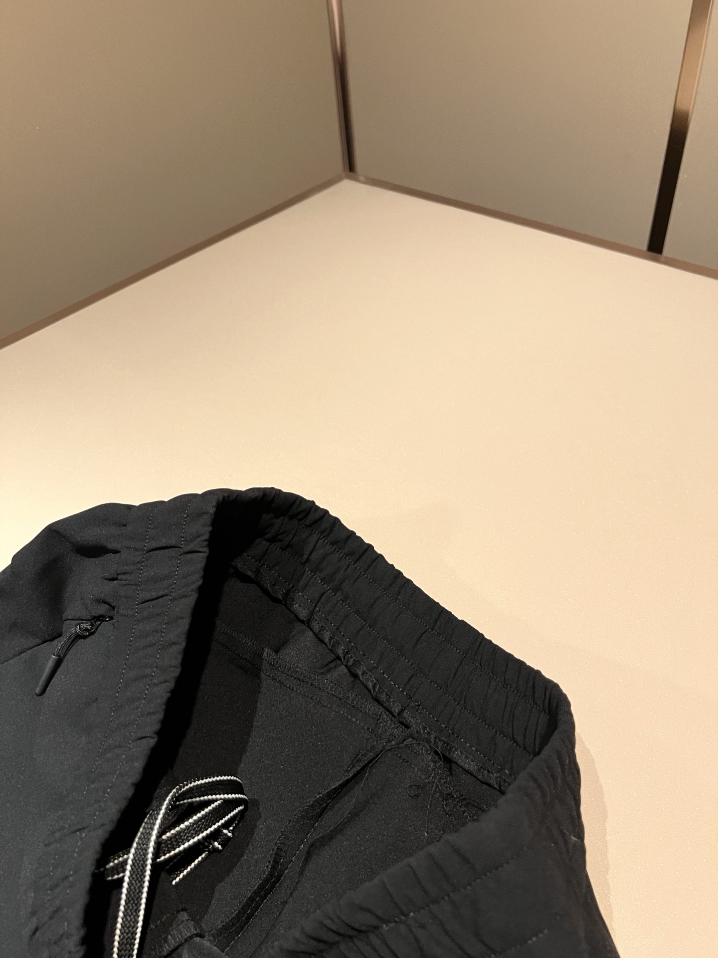 迪桑特DESCENTE,2026秋季新款休闲裤,自1935年荣耀至今的专业运动品牌。80余年来,始终坚持“Design 迪桑特DESCENTE,2026秋季新款休闲裤,自1935年荣耀至今的专业运动品牌。80余年来,始终坚持“Design