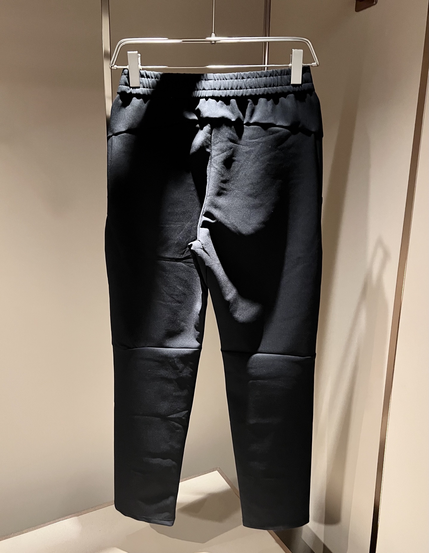 迪桑特DESCENTE,2026秋季新款休闲裤,自1935年荣耀至今的专业运动品牌。80余年来,始终坚持“Design 迪桑特DESCENTE,2026秋季新款休闲裤,自1935年荣耀至今的专业运动品牌。80余年来,始终坚持“Design