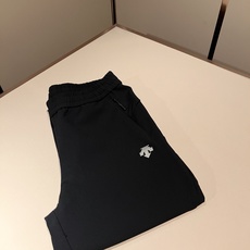 迪桑特DESCENTE,2026秋季新款休闲裤,自1935年荣耀至今的专业运动品牌。80余年来,始终坚持“Design 迪桑特DESCENTE,2026秋季新款休闲裤,自1935年荣耀至今的专业运动品牌。80余年来,始终坚持“Design