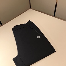迪桑特DESCENTE,2026秋季新款休闲裤,自1935年荣耀至今的专业运动品牌。80余年来,始终坚持“Design 迪桑特DESCENTE,2026秋季新款休闲裤,自1935年荣耀至今的专业运动品牌。80余年来,始终坚持“Design