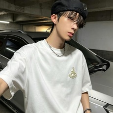 LouisVuitt*路易*登 2026春夏全新系列单品上线,非常时髦前卫的一款男女同款短袖T恤,标识logo图案刺绣修 LouisVuitt*路易*登 2026春夏全新系列单品上线,非常时髦前卫的一款男女同款短袖T恤,标识logo图案刺绣修