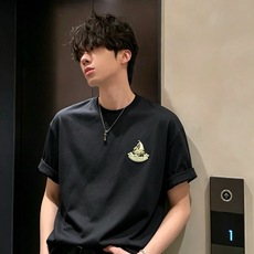 LouisVuitt*路易*登 2026春夏全新系列单品上线,非常时髦前卫的一款男女同款短袖T恤,标识logo图案刺绣修 LouisVuitt*路易*登 2026春夏全新系列单品上线,非常时髦前卫的一款男女同款短袖T恤,标识logo图案刺绣修