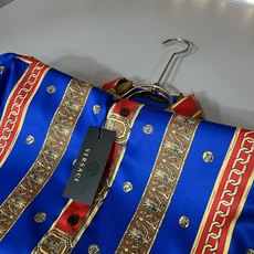 VERS*CE/范*哲 2026春夏新品原单长袖衬衣,VERS*CE/范*哲 贸易公司渠道 产品 值的推荐 ,全景印 VERS*CE/范*哲 2026春夏新品原单长袖衬衣,VERS*CE/范*哲 贸易公司渠道 产品 值的推荐 ,全景印