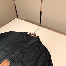 Loro Piana诺悠翩雅 2026春夏男士最新的贸易订单翻领衬衣,全品相!!采用logo刺绣图案设计!上身舒适透气, Loro Piana诺悠翩雅 2026春夏男士最新的贸易订单翻领衬衣,全品相!!采用logo刺绣图案设计!上身舒适透气,