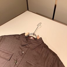 Loro Piana诺悠翩雅 2026春夏男士最新的贸易订单翻领衬衣,全品相!!采用logo刺绣图案设计!上身舒适透气, Loro Piana诺悠翩雅 2026春夏男士最新的贸易订单翻领衬衣,全品相!!采用logo刺绣图案设计!上身舒适透气,