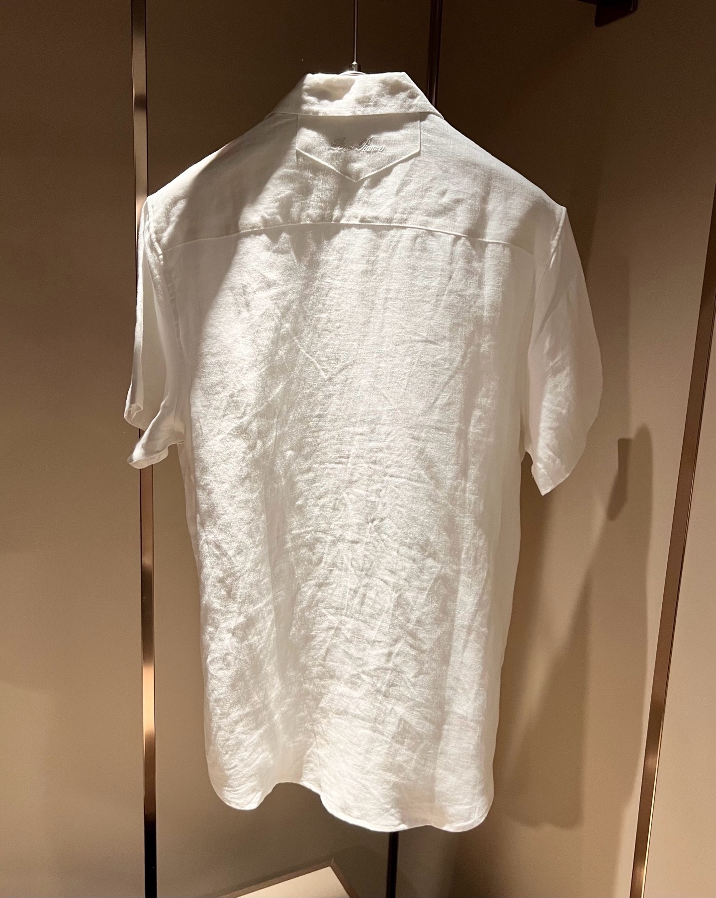 Loro Piana诺悠翩雅 2026春夏男士最新的贸易订单翻领衬衣，全品相！！采用logo刺绣图案设计！上身舒适透气，