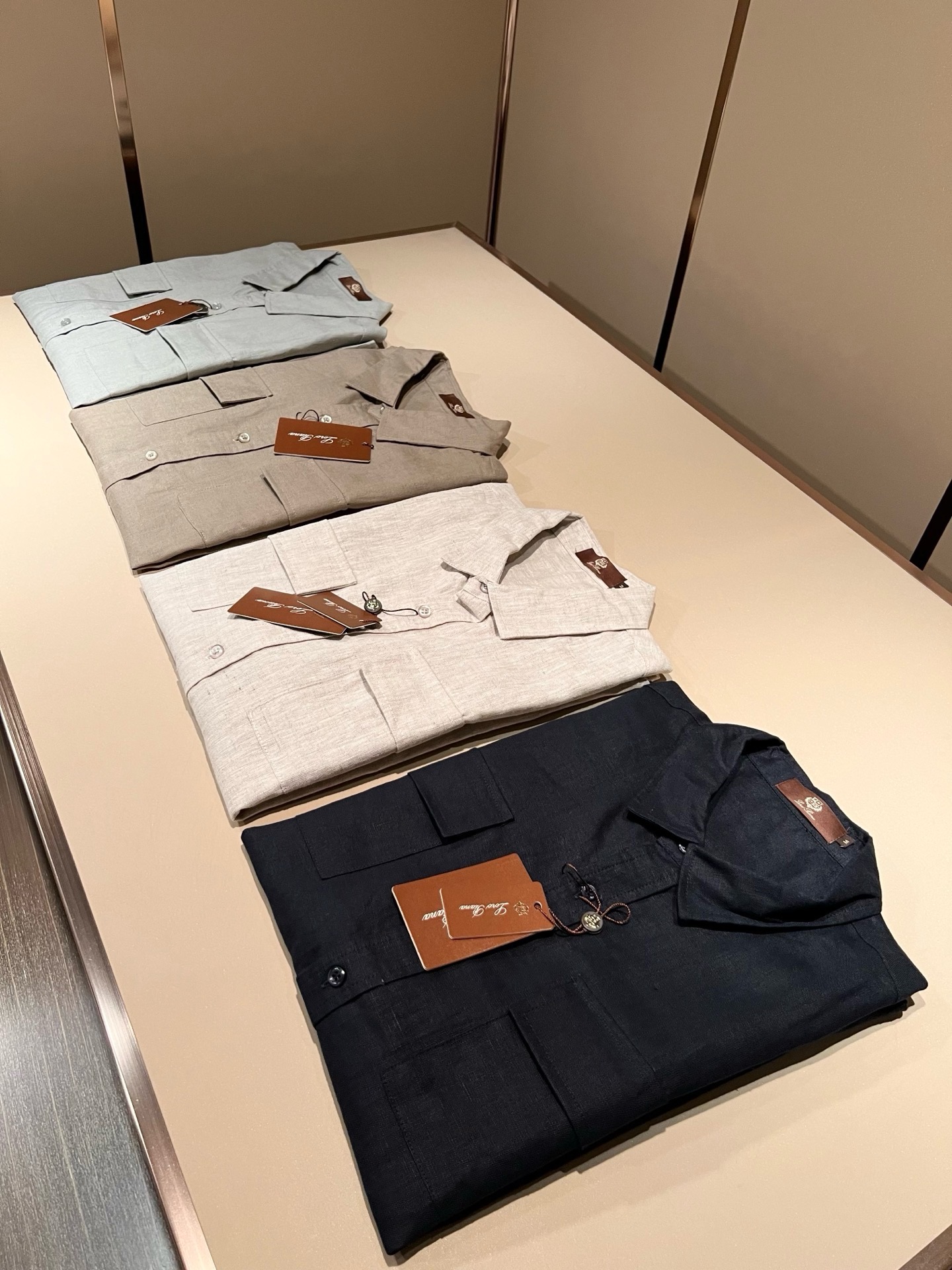 Loro Piana诺悠翩雅 2026春夏男士最新的贸易订单翻领衬衣,全品相!!采用logo刺绣图案设计!上身舒适透气, Loro Piana诺悠翩雅 2026春夏男士最新的贸易订单翻领衬衣,全品相!!采用logo刺绣图案设计!上身舒适透气,