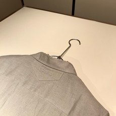 Loro Piana诺悠翩雅 2026春夏男士最新的贸易订单翻领衬衣,全品相!!采用logo刺绣图案设计!上身舒适透气, Loro Piana诺悠翩雅 2026春夏男士最新的贸易订单翻领衬衣,全品相!!采用logo刺绣图案设计!上身舒适透气,