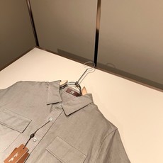 Loro Piana诺悠翩雅 2026春夏男士最新的贸易订单翻领衬衣,全品相!!采用logo刺绣图案设计!上身舒适透气, Loro Piana诺悠翩雅 2026春夏男士最新的贸易订单翻领衬衣,全品相!!采用logo刺绣图案设计!上身舒适透气,