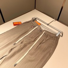HERM*S 爱*仕 2026春夏男士高端棉麻休闲裤 海外贸易公司渠道订单 !男士休闲修身直筒休闲裤!上海恒隆店在售 HERM*S 爱*仕 2026春夏男士高端棉麻休闲裤 海外贸易公司渠道订单 !男士休闲修身直筒休闲裤!上海恒隆店在售