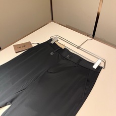 BURBER*Y巴*莉 2026春夏男士休闲西裤,男士经典基础款小直筒裤 简洁纯色百搭款五金logo辅料配合 经典内里英 BURBER*Y巴*莉 2026春夏男士休闲西裤,男士经典基础款小直筒裤 简洁纯色百搭款五金logo辅料配合 经典内里英