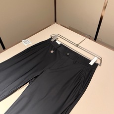 LO*WE/罗*威2026春夏新品男士时装款高端休闲西裤裤,香港洋行渠道货,日本原厂出品,纯血统品质,完美延续了LOE* LO*WE/罗*威2026春夏新品男士时装款高端休闲西裤裤,香港洋行渠道货,日本原厂出品,纯血统品质,完美延续了LOE*