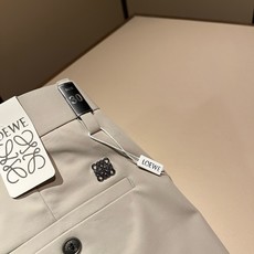 LO*WE/罗*威2026春夏新品男士时装款高端休闲西裤裤,香港洋行渠道货,日本原厂出品,纯血统品质,完美延续了LOE* LO*WE/罗*威2026春夏新品男士时装款高端休闲西裤裤,香港洋行渠道货,日本原厂出品,纯血统品质,完美延续了LOE*