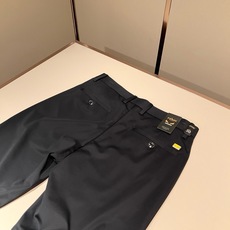 FEN*I 芬*迪2026春夏新款FD休闲小直筒西裤!意大利原厂订单,FD家族人气单品,代表性十足,规格感十足的精品,所 FEN*I 芬*迪2026春夏新款FD休闲小直筒西裤!意大利原厂订单,FD家族人气单品,代表性十足,规格感十足的精品,所