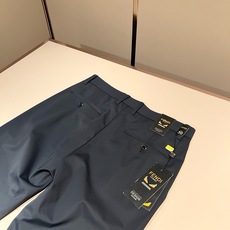 FEN*I 芬*迪2026春夏新款FD休闲小直筒西裤!意大利原厂订单,FD家族人气单品,代表性十足,规格感十足的精品,所 FEN*I 芬*迪2026春夏新款FD休闲小直筒西裤!意大利原厂订单,FD家族人气单品,代表性十足,规格感十足的精品,所