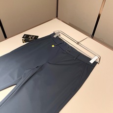 FEN*I 芬*迪2026春夏新款FD休闲小直筒西裤!意大利原厂订单,FD家族人气单品,代表性十足,规格感十足的精品,所 FEN*I 芬*迪2026春夏新款FD休闲小直筒西裤!意大利原厂订单,FD家族人气单品,代表性十足,规格感十足的精品,所