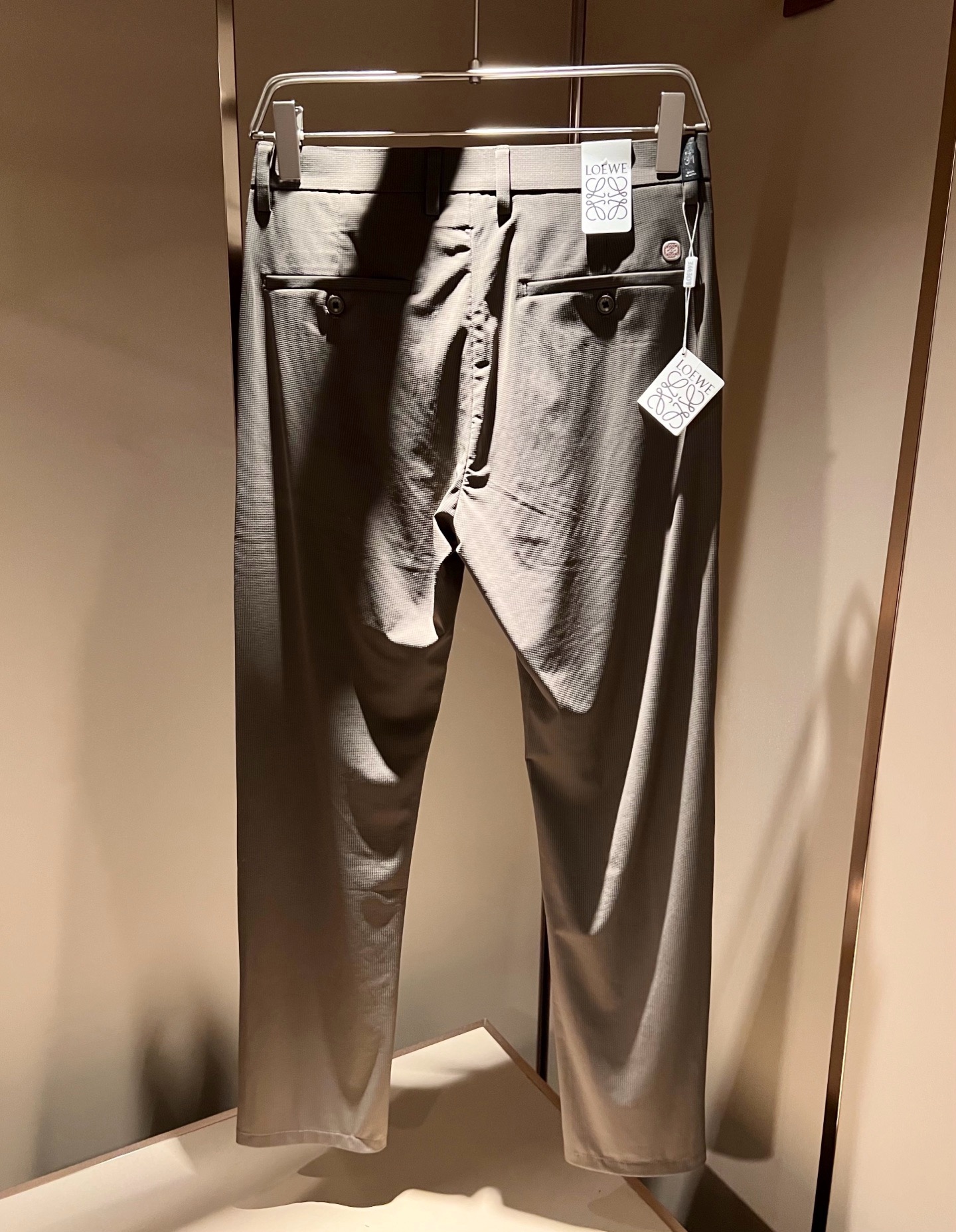 LO*WE/罗*威2026春夏新品男士时装款高端休闲西裤裤，香港洋行渠道货，日本原厂出品，纯血统品质，完美延续了LOE*