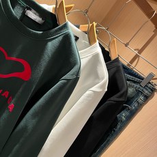 BALENCIA*巴黎*家 2026秋冬最新款百搭卫衣,男女同款👫❤️经典标志图案字母logo图案印花工艺设计!!贸易公 BALENCIA*巴黎*家 2026秋冬最新款百搭卫衣,男女同款👫❤️经典标志图案字母logo图案印花工艺设计!!贸易公