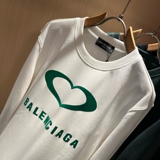 BALENCIA*巴黎*家 2026秋冬最新款百搭卫衣,男女同款👫❤️经典标志图案字母logo图案印花工艺设计!!贸易公 BALENCIA*巴黎*家 2026秋冬最新款百搭卫衣,男女同款👫❤️经典标志图案字母logo图案印花工艺设计!!贸易公