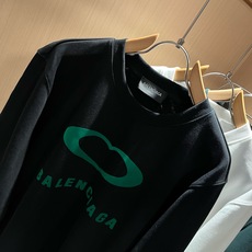 BALENCIA*巴黎*家 2026秋冬最新款百搭卫衣,男女同款👫❤️经典标志图案字母logo图案印花工艺设计!!贸易公 BALENCIA*巴黎*家 2026秋冬最新款百搭卫衣,男女同款👫❤️经典标志图案字母logo图案印花工艺设计!!贸易公