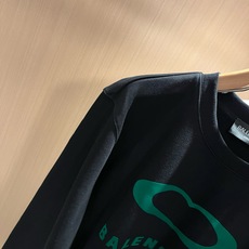 BALENCIA*巴黎*家 2026秋冬最新款百搭卫衣,男女同款👫❤️经典标志图案字母logo图案印花工艺设计!!贸易公 BALENCIA*巴黎*家 2026秋冬最新款百搭卫衣,男女同款👫❤️经典标志图案字母logo图案印花工艺设计!!贸易公