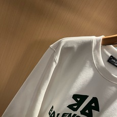 BALENCIA*巴黎*家 2026秋冬最新款百搭卫衣,男女同款👫❤️经典标志图案字母logo图案印花工艺设计!!贸易公 BALENCIA*巴黎*家 2026秋冬最新款百搭卫衣,男女同款👫❤️经典标志图案字母logo图案印花工艺设计!!贸易公