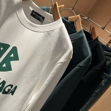 BALENCIA*巴黎*家 2026秋冬最新款百搭卫衣,男女同款👫❤️经典标志图案字母logo图案印花工艺设计!!贸易公 BALENCIA*巴黎*家 2026秋冬最新款百搭卫衣,男女同款👫❤️经典标志图案字母logo图案印花工艺设计!!贸易公