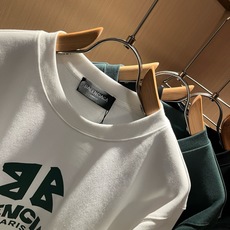 BALENCIA*巴黎*家 2026秋冬最新款百搭卫衣,男女同款👫❤️经典标志图案字母logo图案印花工艺设计!!贸易公 BALENCIA*巴黎*家 2026秋冬最新款百搭卫衣,男女同款👫❤️经典标志图案字母logo图案印花工艺设计!!贸易公