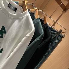 BALENCIA*巴黎*家 2026秋冬最新款百搭卫衣,男女同款👫❤️经典标志图案字母logo图案印花工艺设计!!贸易公 BALENCIA*巴黎*家 2026秋冬最新款百搭卫衣,男女同款👫❤️经典标志图案字母logo图案印花工艺设计!!贸易公