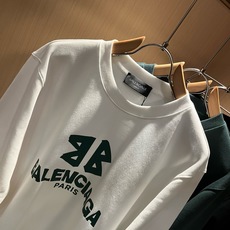 BALENCIA*巴黎*家 2026秋冬最新款百搭卫衣,男女同款👫❤️经典标志图案字母logo图案印花工艺设计!!贸易公 BALENCIA*巴黎*家 2026秋冬最新款百搭卫衣,男女同款👫❤️经典标志图案字母logo图案印花工艺设计!!贸易公