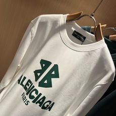 BALENCIA*巴黎*家 2026秋冬最新款百搭卫衣,男女同款👫❤️经典标志图案字母logo图案印花工艺设计!!贸易公 BALENCIA*巴黎*家 2026秋冬最新款百搭卫衣,男女同款👫❤️经典标志图案字母logo图案印花工艺设计!!贸易公